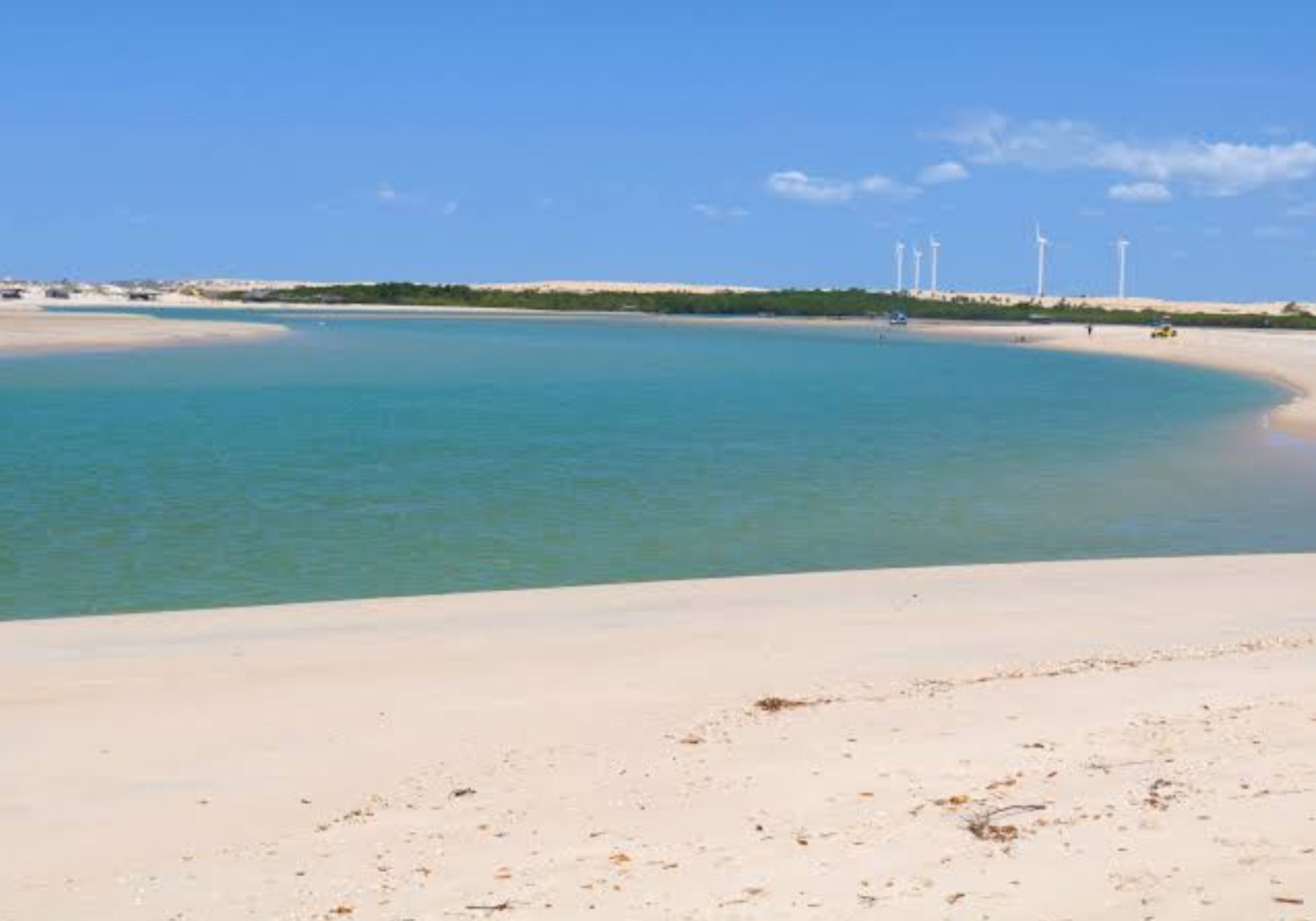 Lagoa de águas cristalinas